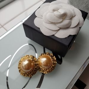 Chanel Clip on earrings